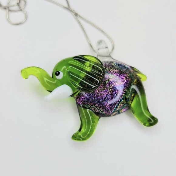 𝅺GREEN Glass Acrylic Elephant Pendant Necklace with shiny Purple gold specks - Picture 4 of 5